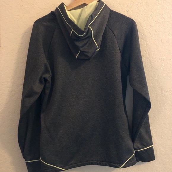 Cabela’s women’s sweatshirt - Picture 3 of 3